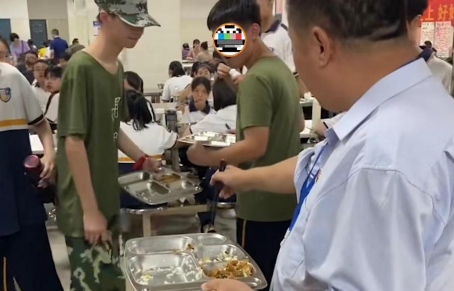 高秀花说育儿|湖南一中学校长，站垃圾桶旁当面吃学生剩饭，网友有点赞也有质疑