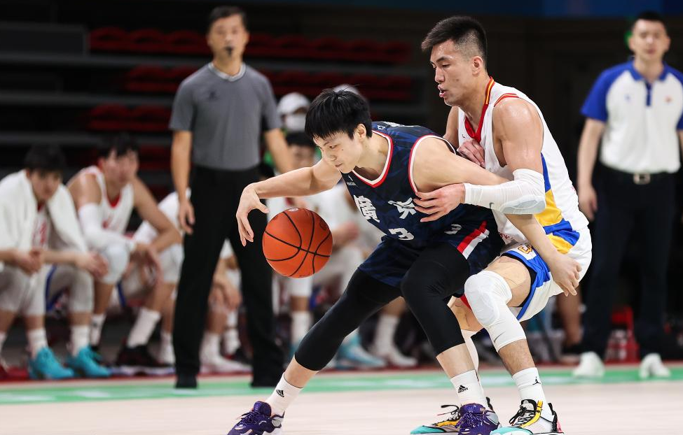 广东男篮|广东输球最大原因！换上此2人或许会夺冠，杜锋此时醒悟？