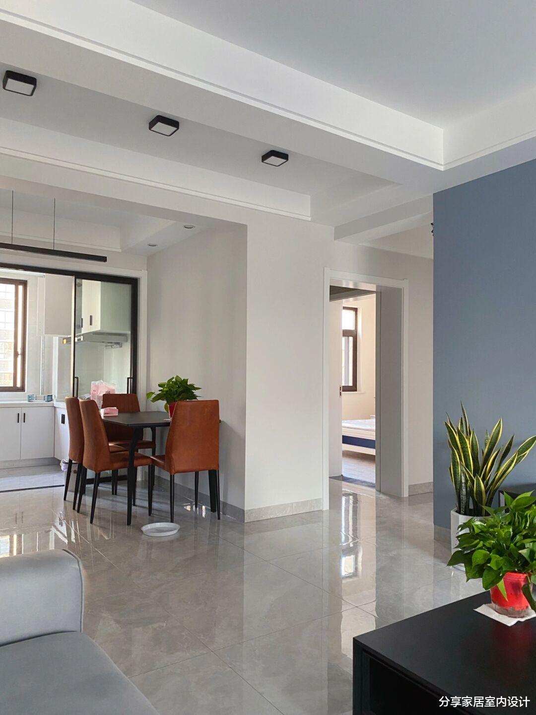 三房两厅新房正式装修结束，打扫干净晾着通风中，自己设计很喜欢