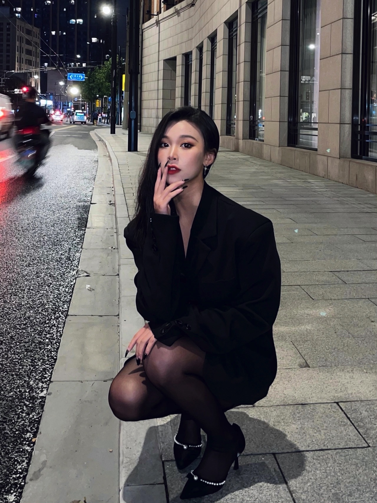 家电公司员工上班摸鱼被通报批评,外包员工直接开除,你们怎么看