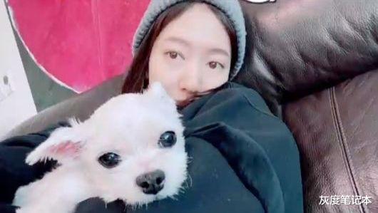 朴信惠|朴信惠崔泰俊婚期临近，准妈妈朴信惠晒喜帖送祝福，抱爱犬自拍