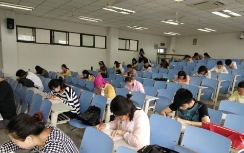 奶豆说育儿|学生报考公务员,“国考”和“省考”该如何选择,过来人说出答案