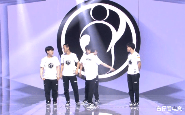 ig|“IG新上单刚打完首秀就被处罚”,赛后neny罚站合影,Wink笑开花