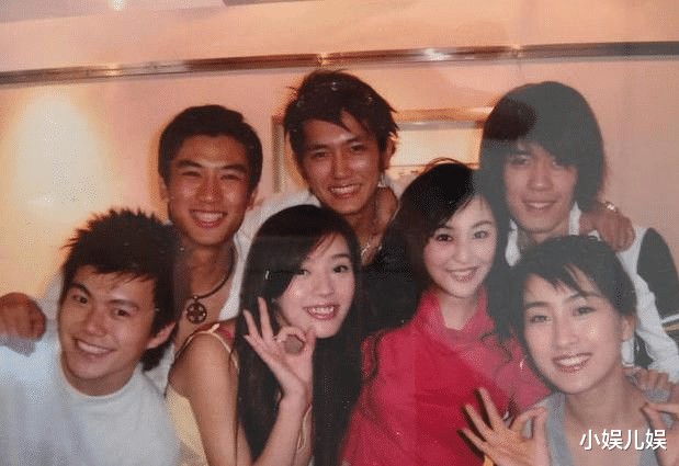 赵本山|马苏走红毯时，老外不停朝她摆手，用中文说了两个字，马苏瞬间脸红