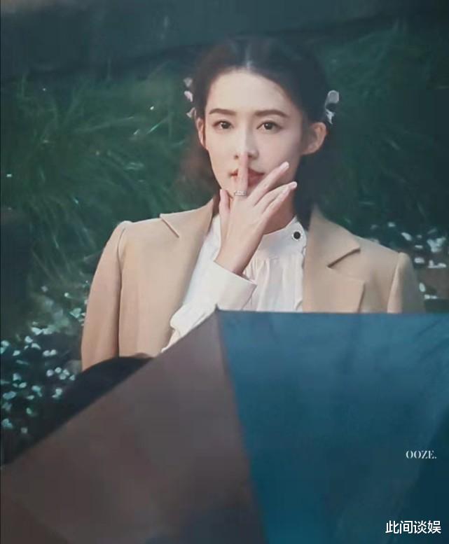 李沁|李沁新剧《请君》新娘造型路透，发饰精美，自带美强惨氛围感！