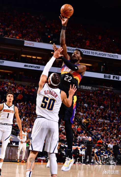 约基奇|20+10！22岁状元对飙约基奇，13中9有保罗就是任性，又一个顶级内线