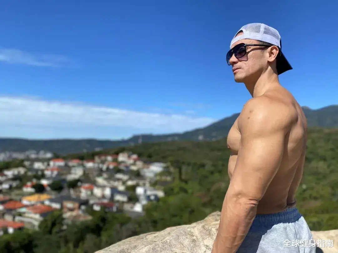 小S|撞脸郭富城！被小S狂摸胸！这么性感的身材，你告诉我是50岁？