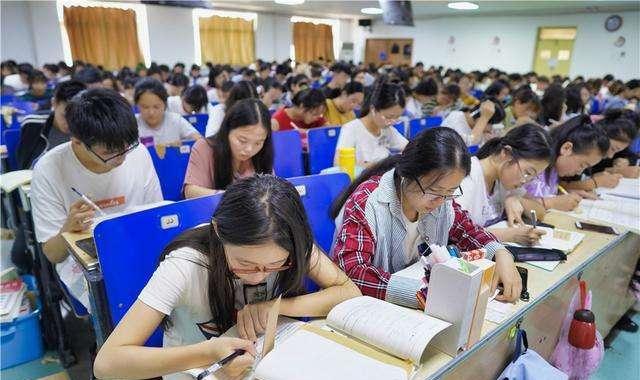 大学生|“早知道不供他上大学了”，父母这一席话，揭露了许多毕业生现状