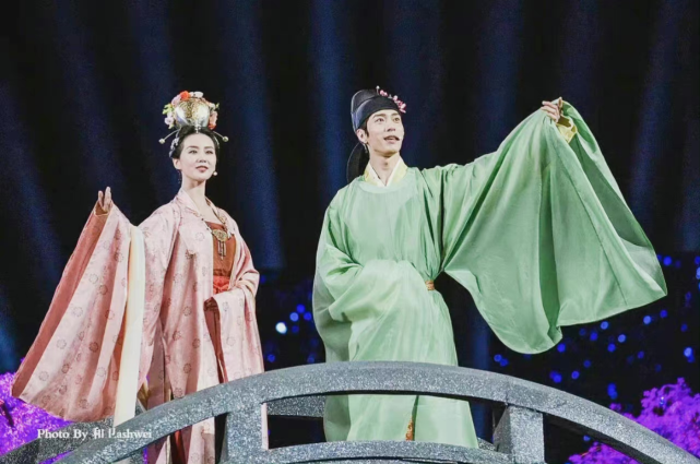 时尚风行派|刘诗诗罕见扮酷一回！扎鱼骨辫头发却干枯蜡黄，气质绝美真太少见