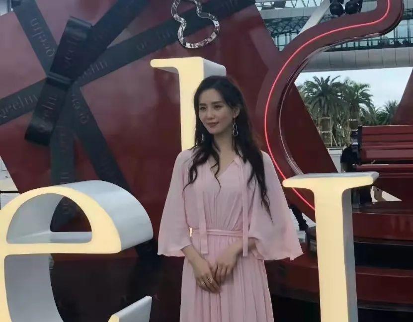 谭松韵|10位女星的鼻子,谭松韵鼻头圆润,阿sa鼻背很直