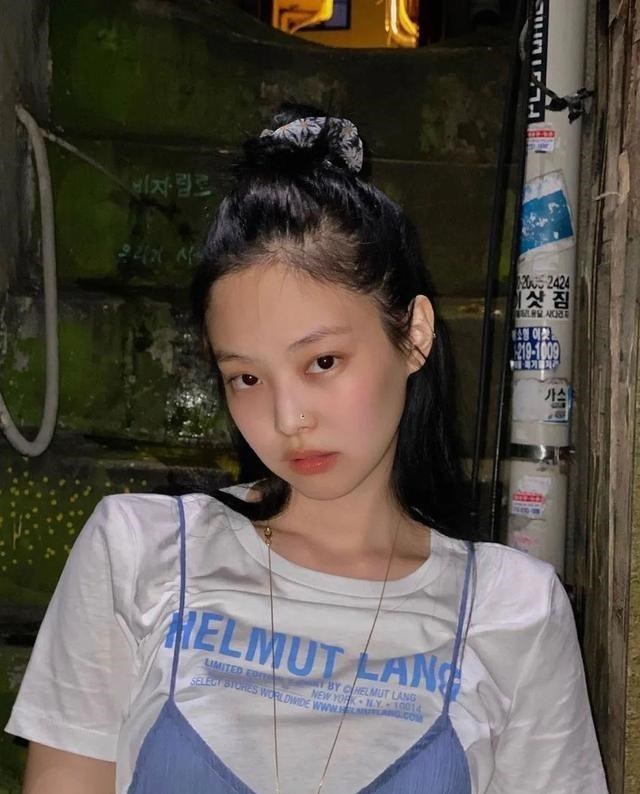 情窦初开的青春|烂大街的白T恤，这样穿才不土