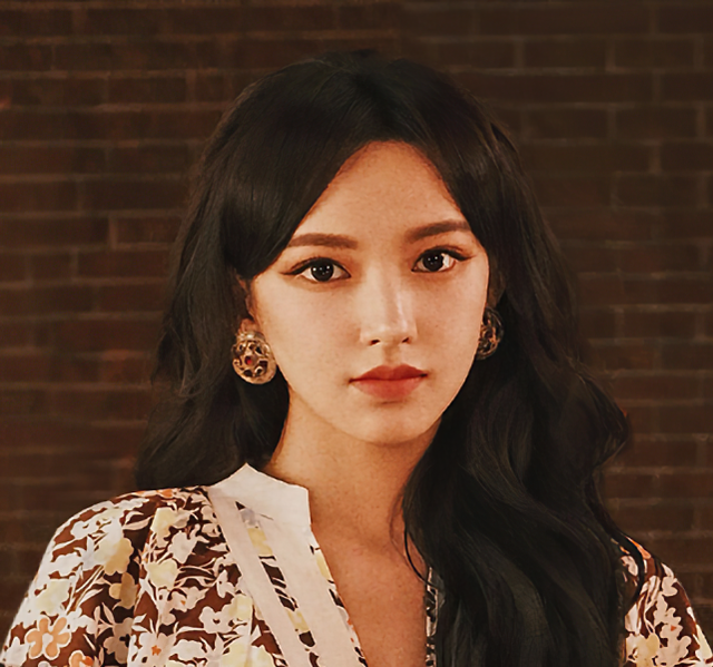 程潇|程潇再现“铁刘海”，对镜下腰头发纹丝不动，画面绝美如真人芭比