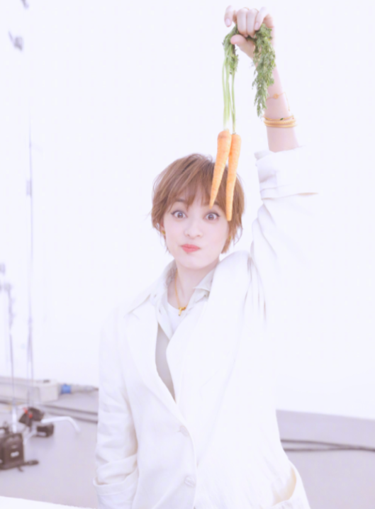 赵丽颖|郑晓龙终于再拍清宫剧，赵丽颖甘当女配，看清女主后：熬夜也要追