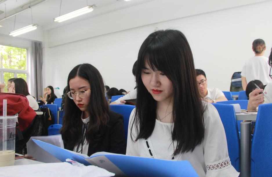 吴洪娜聊说育儿|民办本科和专科哪个好？学生应该如何做出选择？过来人：因人而异