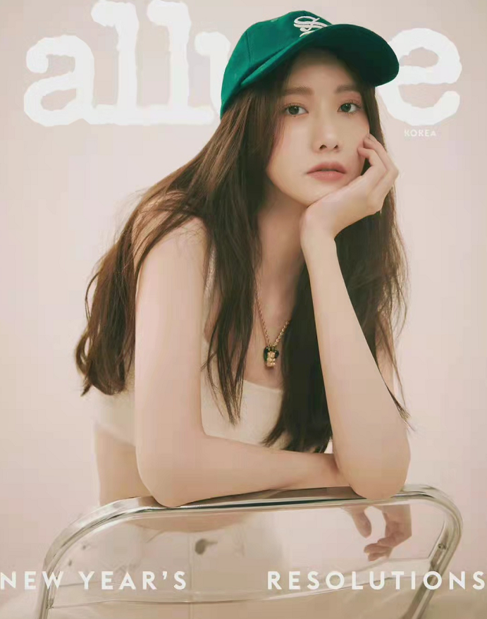 林允儿|林允儿新时尚大片曝光！大胆穿露脐装秀平坦小腹，清纯女神变魅惑