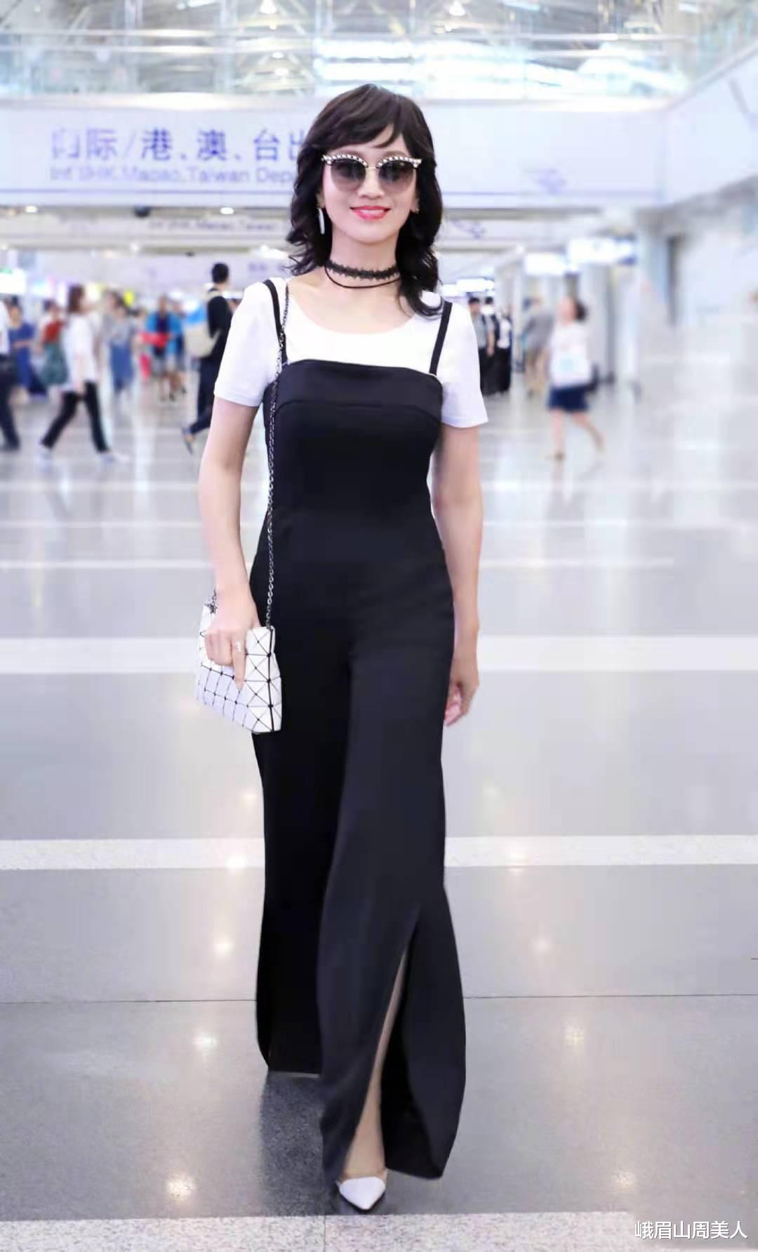 峨眉山周美人|50岁的女人要少穿打底裤，跟着赵雅芝这样穿，优雅又显气质