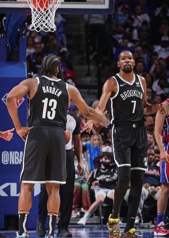 嘟小薯 3巨头72分，篮网超级逆转76人！KD哈登49+22，神塔归位！米神暴走