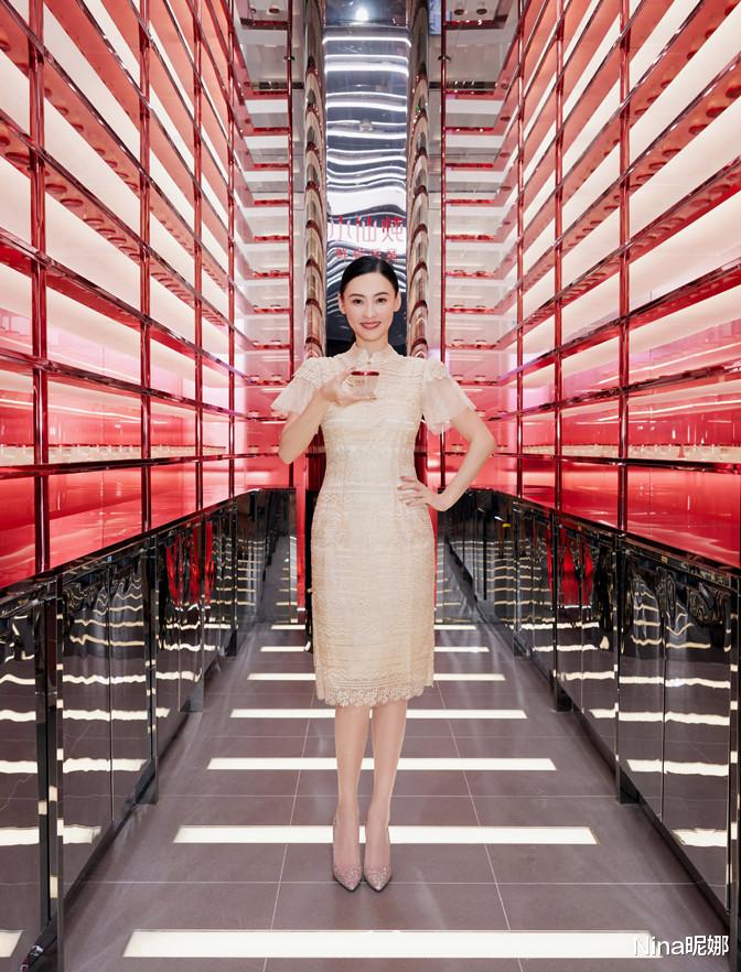 朱珠|张柏芝跳猛犬劝退舞!针织裙穿出完美S曲线,听狗叫吓得花容失色