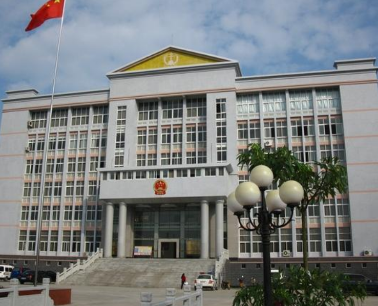 国内社会速递 上厕所吵醒妻子被追砍,男子勒死精神病妻子,法院判防卫过当