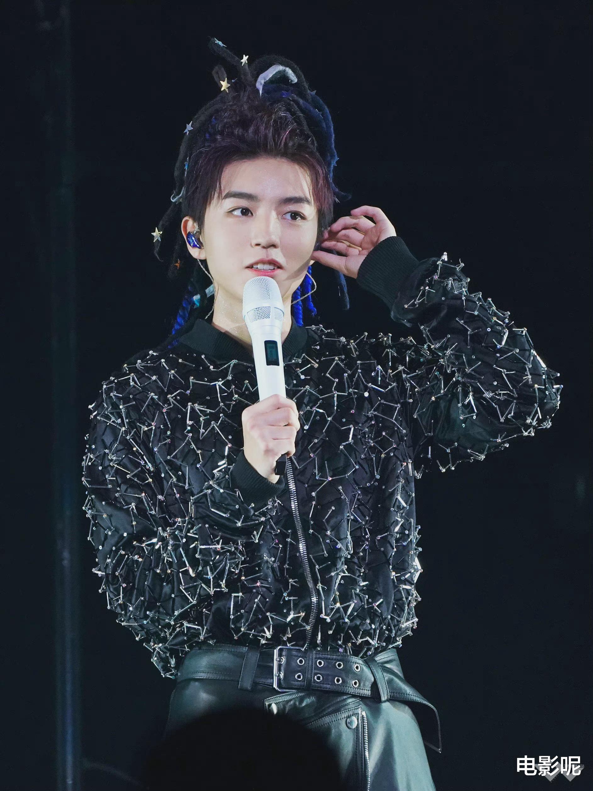 王俊凯|网友疯传王俊凯拍摄路透图，其助理发文怒斥私生，但并无任何效果