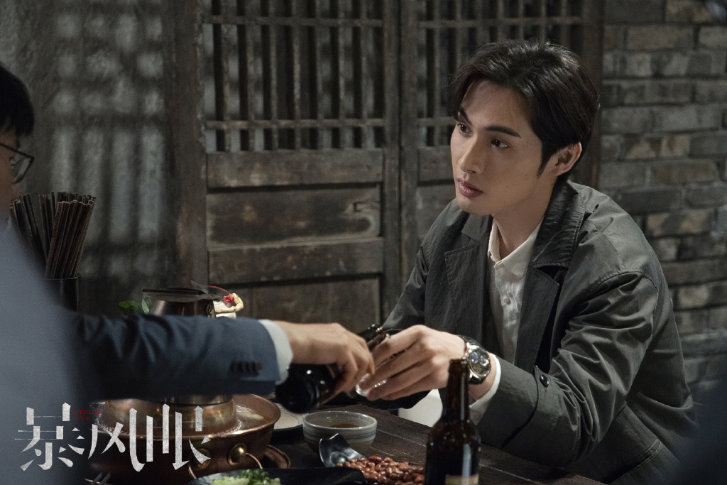 暴风眼|《暴风眼》大结局：程雷辞职，绑架苗露，下水道里现原形