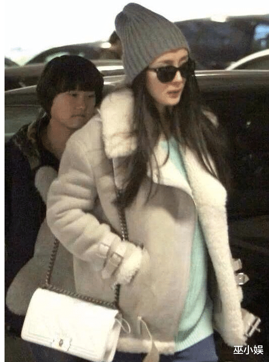 杨幂|杨幂双马尾造型曝光？皮肤白皙五官力挺，眼睛灵动俏皮可爱