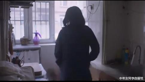 为了自救42岁失独妈妈借钱试管生女,生下女儿后悔不当初,直呼“早就该死心的”