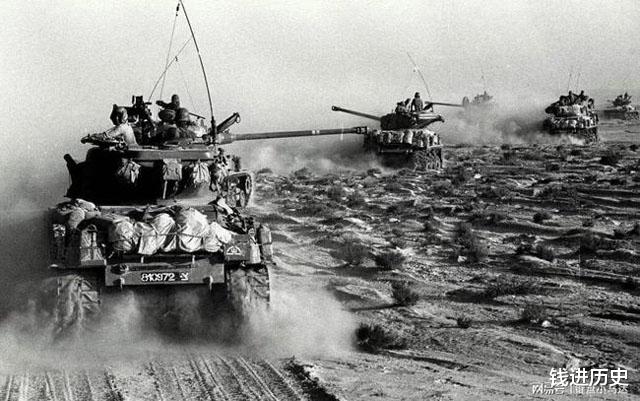 美军|美军舰载机冲向英法战斗机群，美英为何兵戎相见？