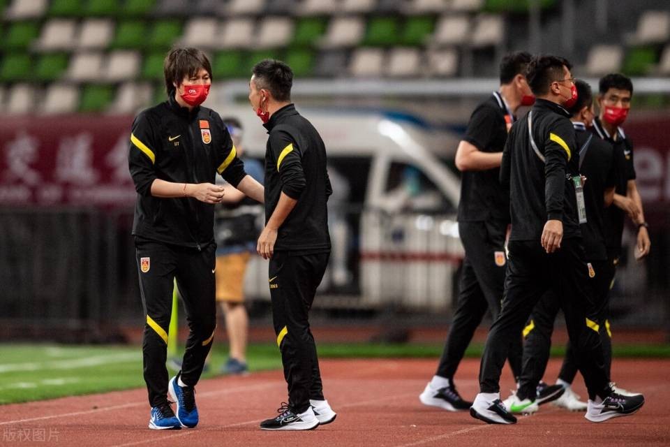 關島|國足7-0打服關島！兩大核武器威風凜凜，李鐵親信能力不行下場被棄