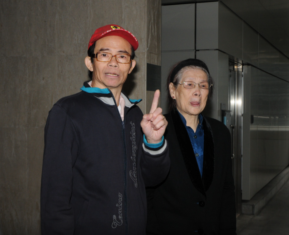 梅启明|众叛亲离！梅启明小16岁娇妻炮轰老公出轨，亲妈也痛斥其财迷心窍