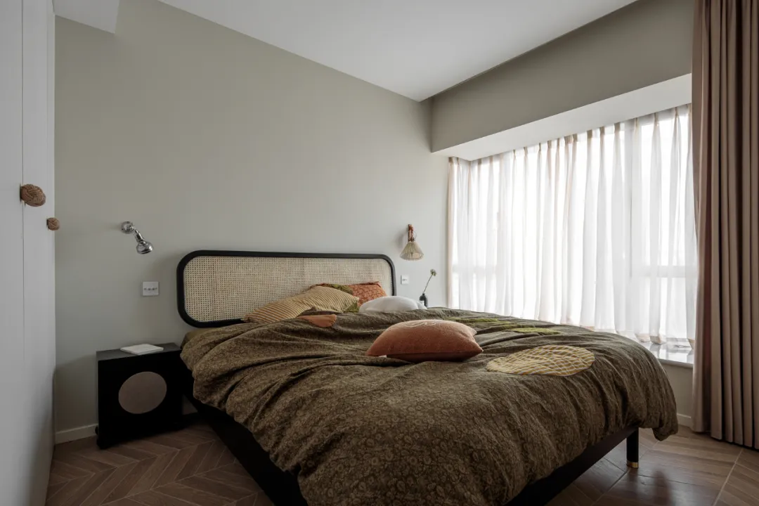 79平米混搭风格，客厅的壁炉电视墙，书房的隐形床，都是大制作！