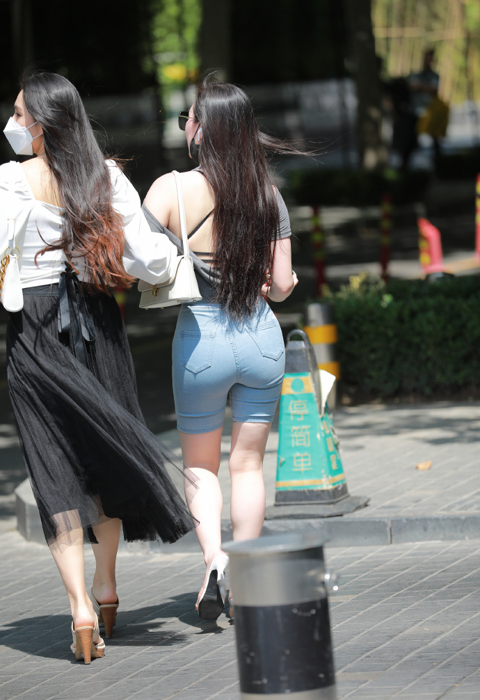 坎叔说时尚|微胖女生的夏日穿搭，休闲随性的牛仔短裤，让造型轻松变好看！