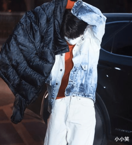 王一博|王一博彩排路透曝光，身上的衣服却格外眼熟，又和肖战悄悄发糖？