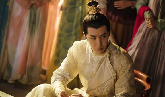 张艺兴|《风起洛阳》的神仙选角，胖丫鬟出圈走红，网友：现实版唐瓷娃娃