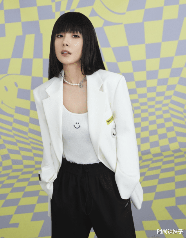 杨幂|杨幂哪像孩子妈？35岁身材依旧在线，难怪能迷住小鲜肉