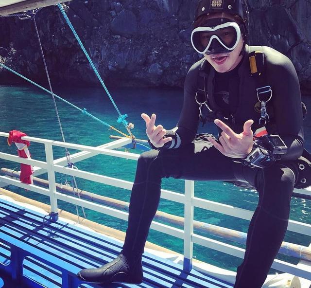 陈键锋|43岁陈键锋与王贤志聚会，略显发福心情大好，已转行做潜水教练