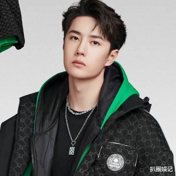 赵丽颖|赵丽颖一直被说是《与凤行》的女主，实际上她是拿来热饼的