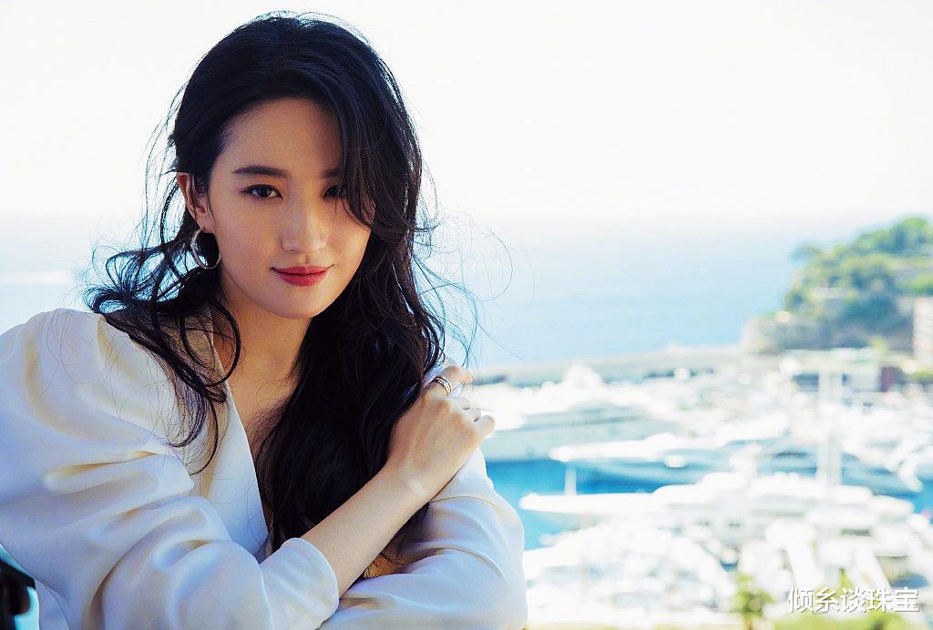 倾糸谈珠宝|甜美的女人很少戴黄金，看刘亦菲就知道，这六种珠宝首饰仙气飘飘