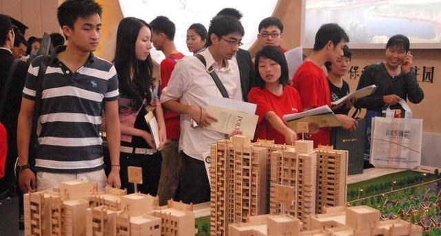 依科育儿吧|中学老师全款买房遭家长投诉, 工资没多少用啥买的, 学校回应很给力