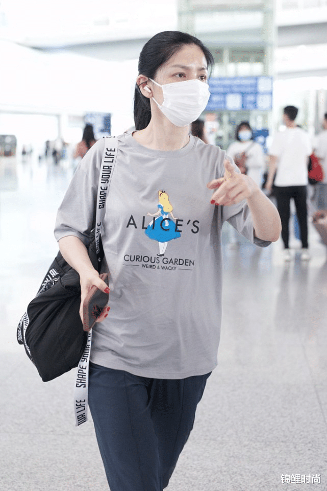 短发|45岁胡可状态好，单马尾穿九分运动裤，素颜气质清纯似少女