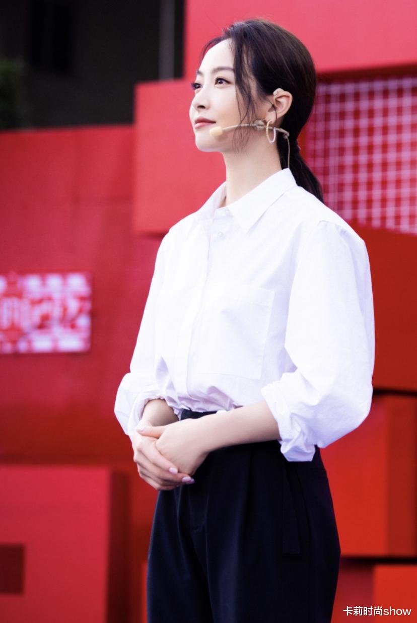 卡莉时尚show|宋茜真没法低调，穿基础白衬衫照样洋气时髦，一看就是女团出身