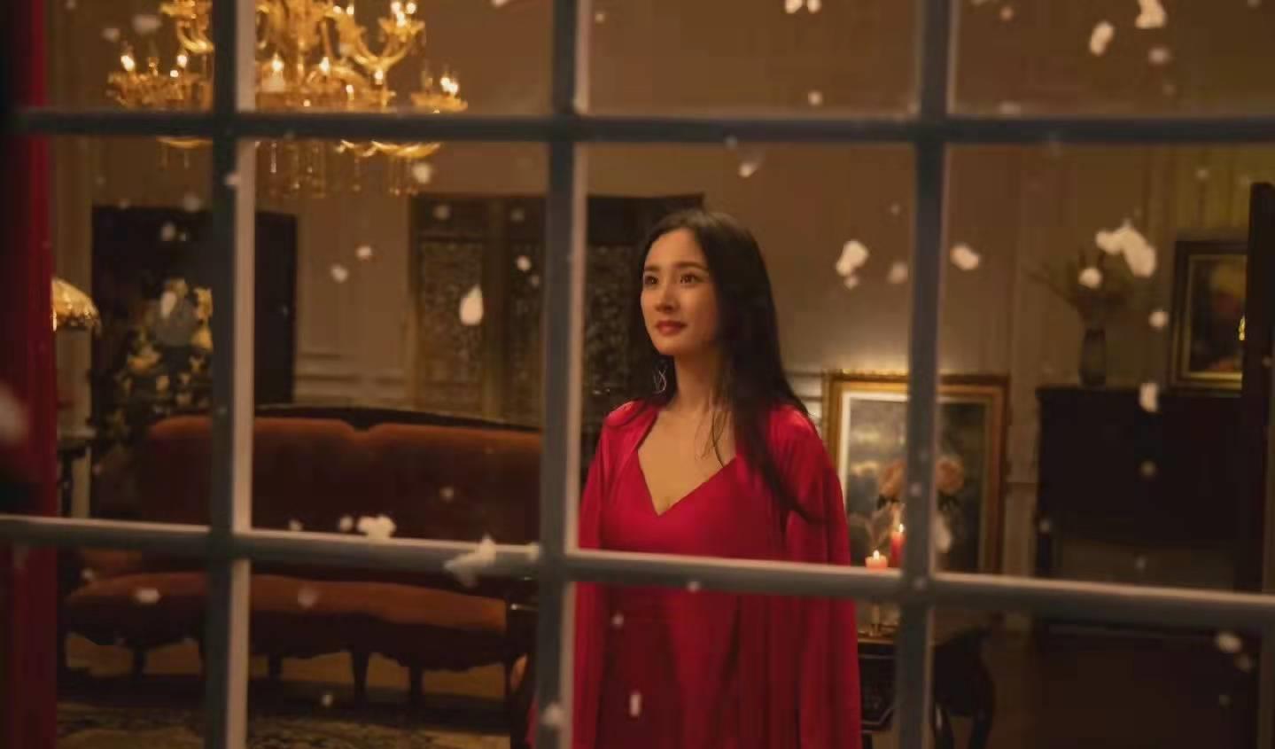 杨幂|梦回《小时代》！杨幂红衣适配度满分，一袭红裙穿出风情万种