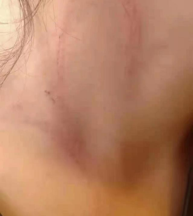 兜妈爱叨叨|农民工爸爸给孩子买耐克鞋，店员冷嘲热讽还抓人，穷人不是顾客？