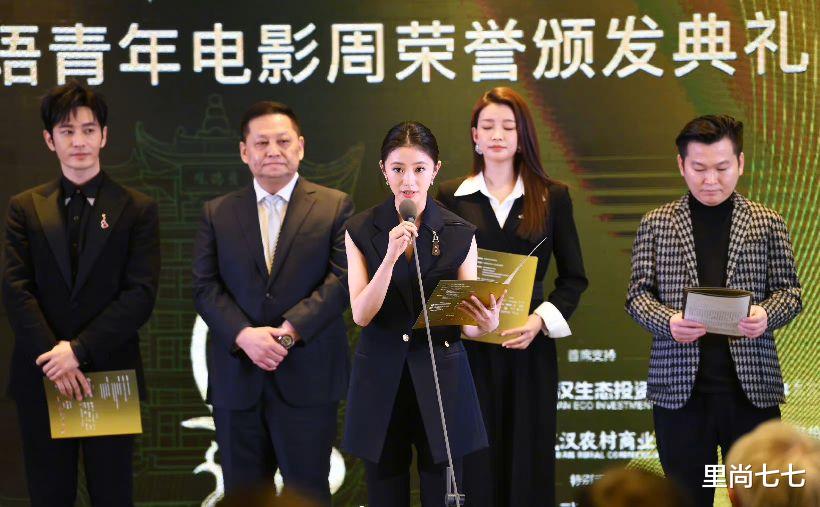 杨幂|杨幂宋茜同框竟还撞造型，孙怡连体装赢长腿，谋女郎露臂装抢风头