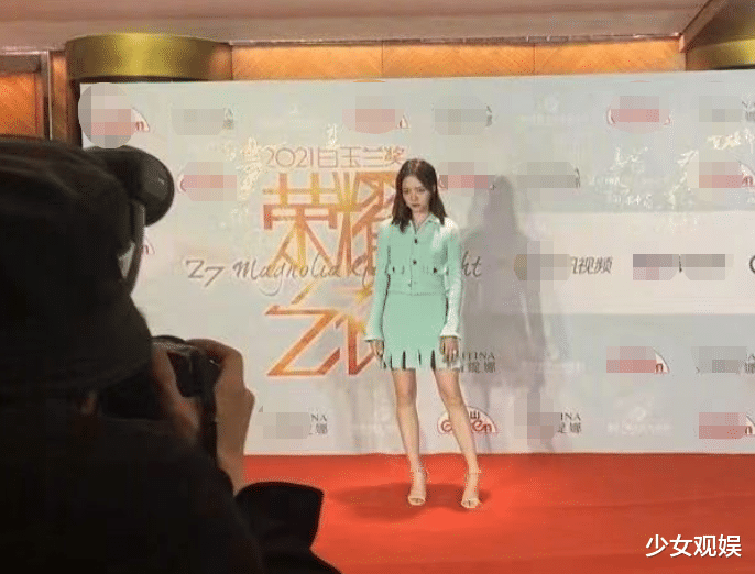 任敏|任敏露面酒会，脱离《玉骨遥》朱颜滤镜，路透下的颜值美到路人