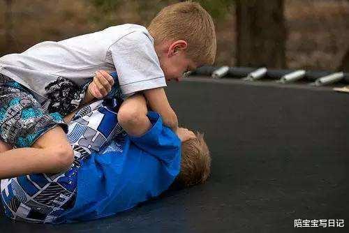 陪宝宝写日记|害怕孩子遭遇霸凌？是霸凌还是正常打闹，父母可根据三点区分