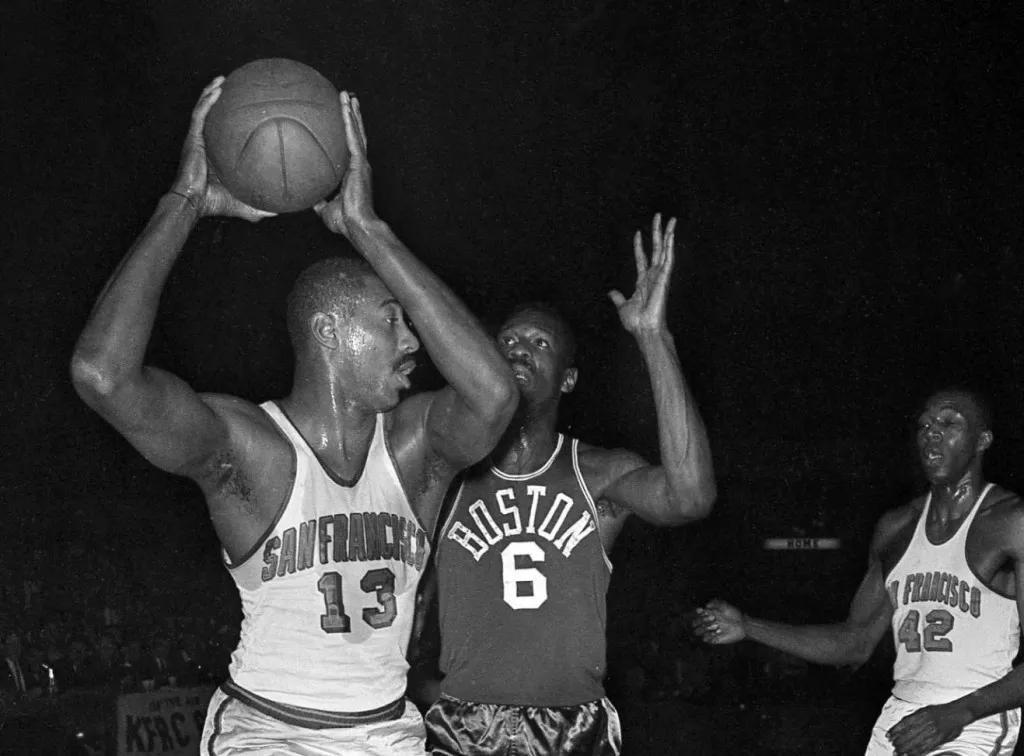 張伯倫|美媒列出了聯(lián)盟歷史上50個(gè)單月場(chǎng)均得分最高的完整列表，現(xiàn)役三人