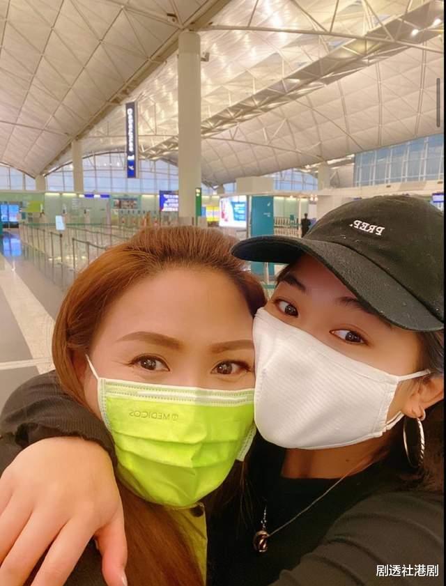 黎瑞恩|香港著名歌手送女儿出国读书惹争议，高情商平息风波，望其能报效祖国