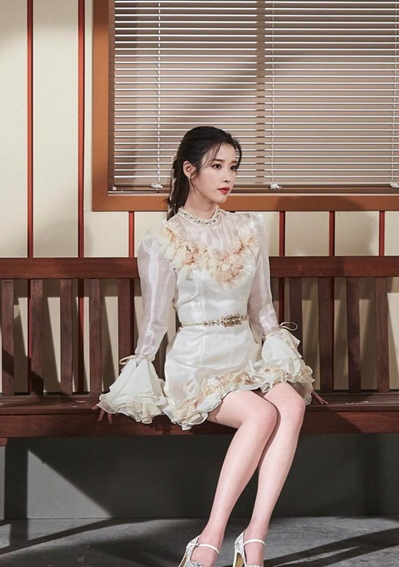 李智恩|1.5亿韩元买辆车给父亲，IU家不用女儿辛苦钱，青春笑容不心酸