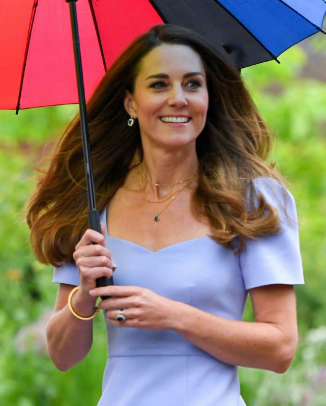 凱特王妃不愧英國王室“門面擔當”，最新狀態顏值回春，氣質出眾-圖2